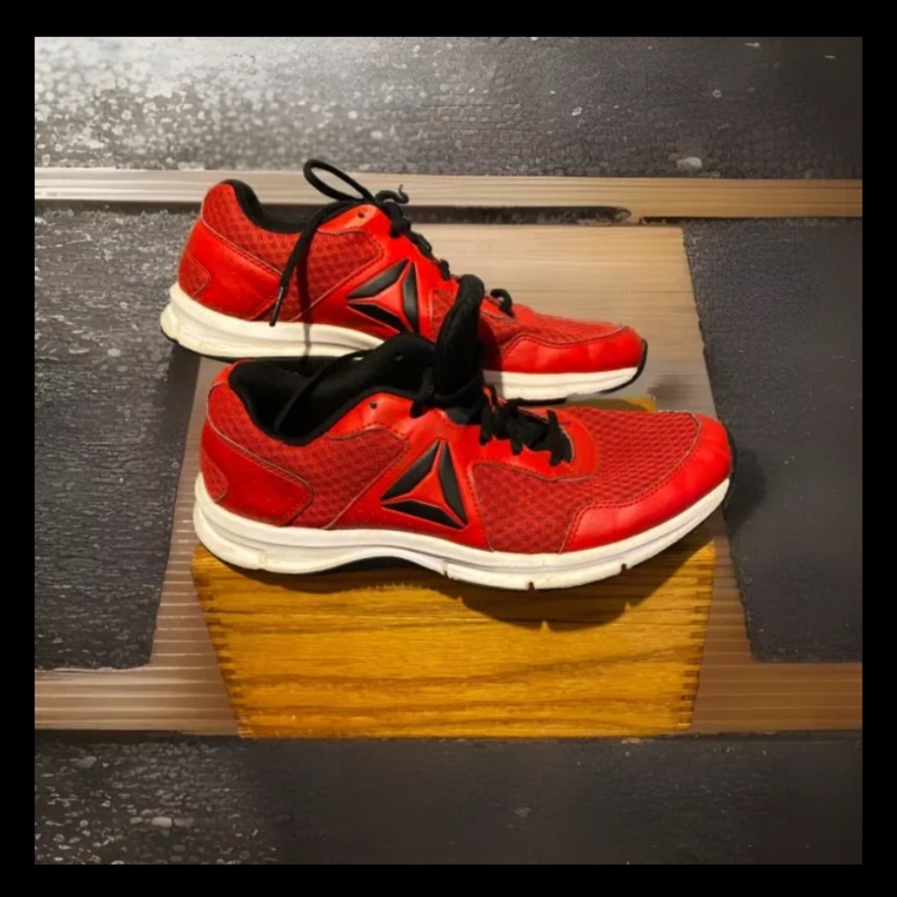 Reebok BS8418 Cross Fit 2.9 Red Black Mens Size 8
A Couple Wear Spots Shown
